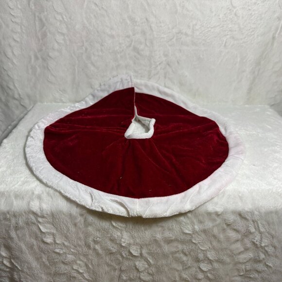 Mini Red & White Velvet Christmas Tree Skirt With Hook & Loop Closure - Picture 1 of 7